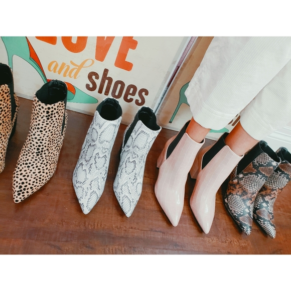 🚨END OF SUMMER SALE// Nude Croco print bootie - Picture 7 of 8